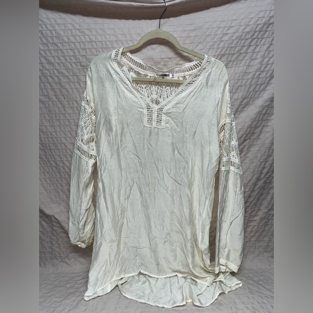 Brand Monoreno, Size Large, Beige/White color